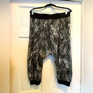 Zumba Harem Capri Pants L